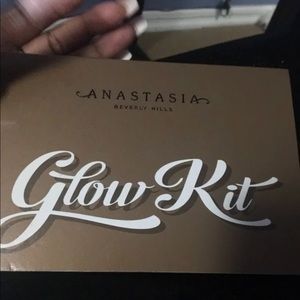 Anastasia glow kit
